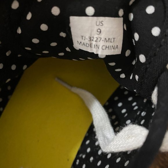 Sneakers size 9 - Picture 3 of 3